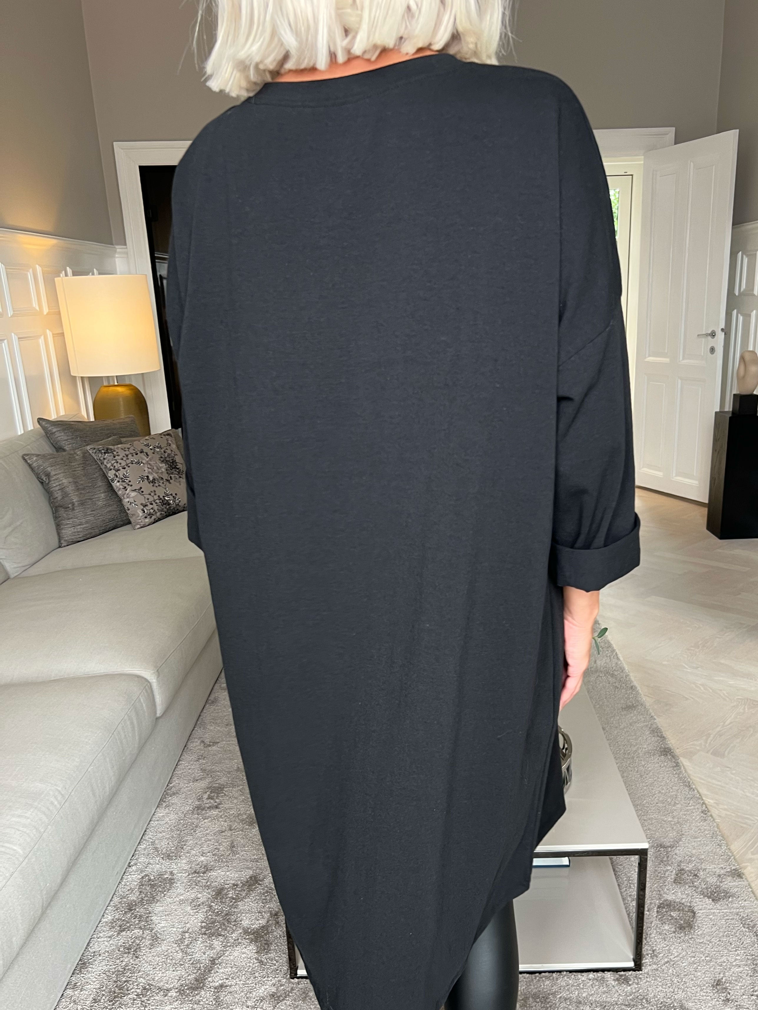 Amal - Lang kjole i bomuld med tryk foran